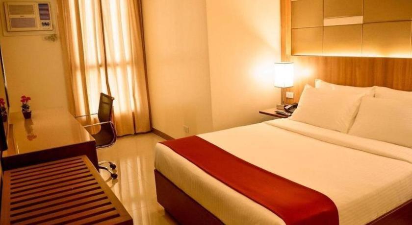 Hotel Veniz - Session Baguio City Екстер'єр фото